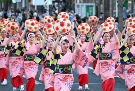 山形花笠まつり始まる　9700人の踊り手が参加　7日まで