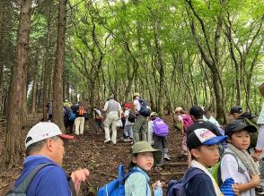 金太郎のまちの小学生、鬼伝説の大江山に登る　京都府福知山市と静岡県小山町の交流事業