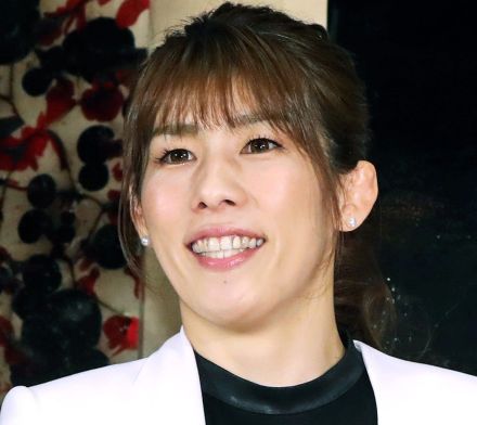 吉田沙保里さん、レスリング文田の得意技を実演、その迫力に…「ホールドする力がやはり強い」「解説めっちゃ聞き入った」驚き感心の声