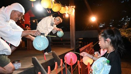 未来の運命の相手かも？異性のちょうちん交換、良縁願う「天王祭」　岐阜・春日神社