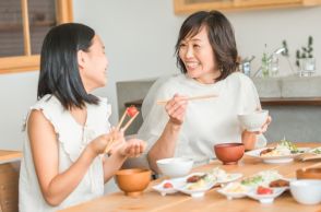 「一人で食事」は子どもの学力に悪影響!? 東大准教授が明かす「食事と成績」の意外な関係性