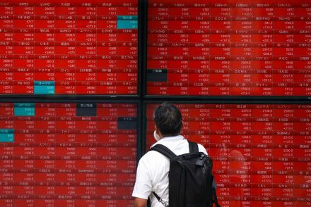 日経平均が急反発、前日の過去最大の下落から