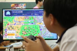 熱い！「桃鉄ワールド」体験会イベント　夏休み中の小学生、国旗を通じ世界を知る