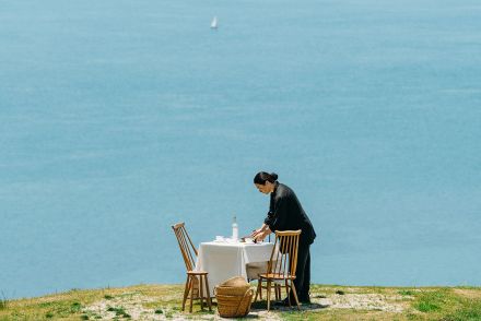 一生に一度は行きたい！ 見渡す限り海の絶景カフェ〈belk〉