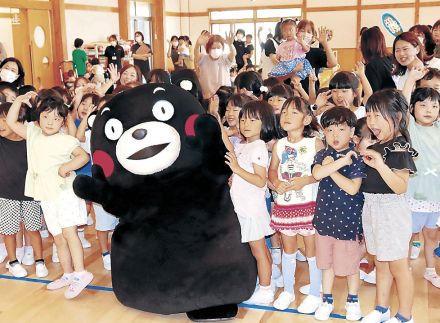 「くまモン」被災地を激励　珠洲で園児と交流