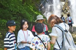 不動滝の魅力楽しく伝える  高森南小6年3組がスタンプラリーを企画・運営【長野県高森町】