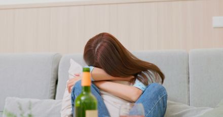 アルコール依存症の恐ろしさ　絶え間なく飲み続けているうちに脳が萎縮して、もはや止められない。