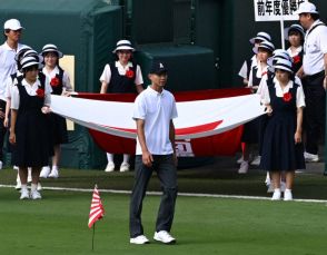 終わったと思った夏の甲子園　入場行進、先導役は能登・穴水高の主将