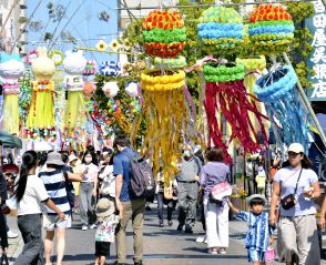 「いわき七夕まつり」開幕　市街地に色鮮やか100基、8日まで