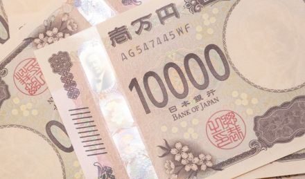 パート先で「寸志1万円」をもらいました。うれしいのですが、年収が「130万円」をギリギリ超えそうです。来月の勤務時間を減らすべきでしょうか…？