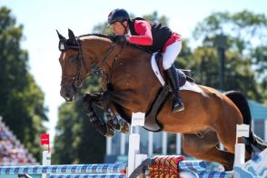 「こんなに美しい競技なのか…」馬術の個人決勝で“馬のことを考えて途中棄権”した日本代表選手に称賛の嵐！「泣けた」「優しい世界」【パリ五輪】