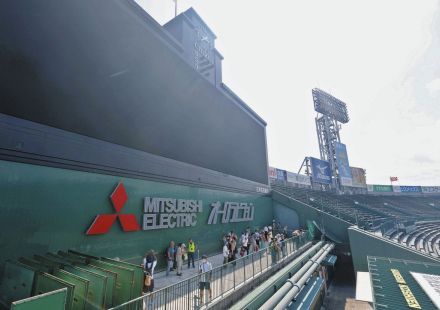 夏の甲子園、朝夕２部制の影響は… 歴史館では初日から長い列、バックスクリーンには試合と試合の間に大勢の人