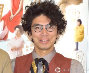 片桐仁、妻＆20歳長男・13歳次男を“顔出し”　家族でのお出かけ4ショットが「素敵」と話題