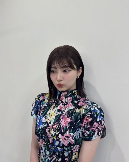 「破壊力やばい」吉川愛(24)チェキ風写真でウキウキ！「魅力的、見惚れます」「赤リップほんと似合うかわいい」