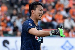 日本人GKが見せた咄嗟の行動　試合中の異変に“紳士対応”で拍手喝采「素晴らしい」「優しい」