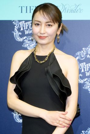 矢田亜希子「滝のような汗を流した後」のツーショットに反響「似てますね」「かわいすぎる」