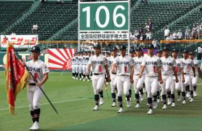 長野日大が開会式に登場　新調したユニホームで入場行進