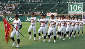 「やはり聖地」　でも緊張せず　甲子園開会式、菰野も入場行進