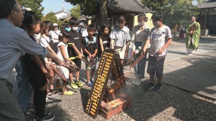 8月8日はパチパチ→「そろばんの日」　供養祭で子どもたちが読み上げ算を奉納　愛知・碧南市