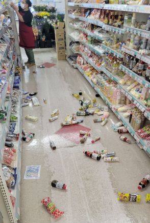 商品棚倒れ、割れた酒瓶が散乱、客６人とともに高台へ　宮崎・日南市のスーパー