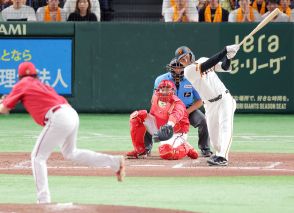 【巨人】“大瀬良撃ち”の先制のタイムリー二塁打　来日初のお立ち台のモンテス「本当に最高の気分です」