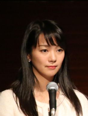 テレ朝・紀真耶アナ、息子と夏満喫の様子　トウモロコシかぶりつくショット「真耶ママ生き生き」