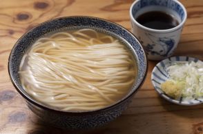 関西讃岐うどん界の雄が作る、冷かけうどん×つけ出汁の新スタイル。キンキンに冷えた「ひやし」を大阪・難波で味わって！