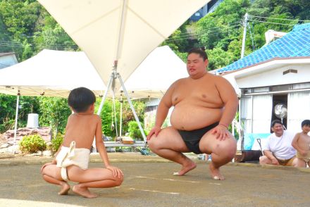 阿武松部屋の力士と交流　館山（千葉県）