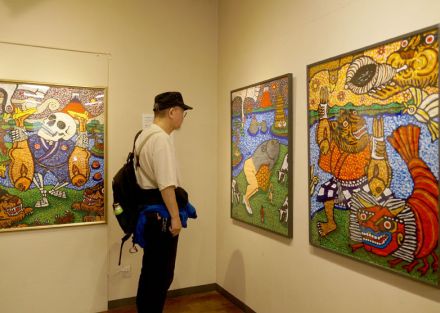 多様な生物 鮮やかに　オノデラさん絵画展　岩手・花巻