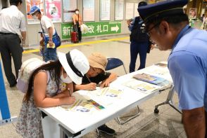 「へんなでんわ」気を付けて　特殊詐欺被害防止へ孫からメッセージ　お盆休み前に栃木県警など広報活動