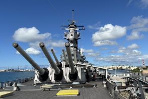 アメリカ巨大戦艦の船体を「へこませた」日本からの攻撃とは？ 今も残る“被弾”の痕