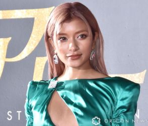 ローラ、“大胆”ハイレグ紐ビキニ姿で「癒され」ショット公開　「スーパーボディ炸裂」「色気すごい」ファン歓喜