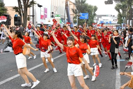 いわきおどり、５０００人が「ドンワッセ」　福島県いわき市、いわき駅前で踊り流し