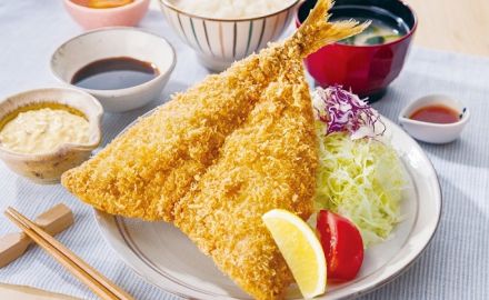 大戸屋、3万食限定の全長約20cm「真アジの大判アジフライ」発売、済州島海域で獲れた真アジを使用