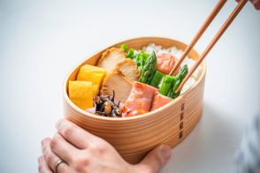 息子の弁当は毎日「白米と冷凍食品3品」です。時短と節約になるので気に入っていますが、栄養を考えたら避けるべきでしょうか？