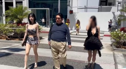 「セレブ」韓流大手事務所トップ、米LAで女性BJと一緒のショット…「特別な関係ではない」