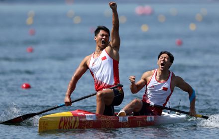 金メダル獲得の瞬間！ カヌー男子カナディアンペア500m決勝で捉えた、歓喜のガッツポーズ