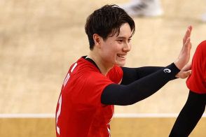 高橋藍、ひそかにバレーファンが感動した1枚の写真　五輪の舞台裏でユニ交換していた人物に「泣いちゃった」