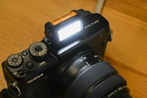 カメラに付けられる35mmフィルムみたいなLEDライト。買ったので使ってみた