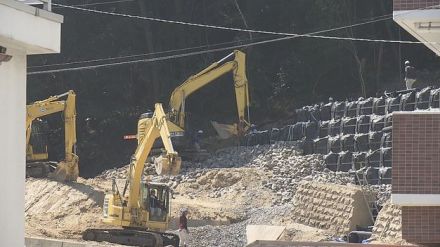 松山市の土砂崩れ 崩落現場上部の斜面を保護シートで被う作業 最短で今月26日に完了見込み