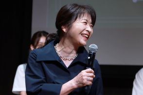 ＜田中美佐子＞大人可愛いワンピスタイル　裾のフリンジがアクセントに