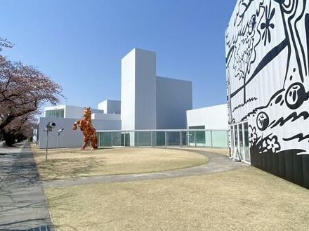 【十和田アートと一緒に楽しみたい】ビッグなスズメがお出迎え！ 雑貨と 器がかわいいショップ「鳥曇」他3選