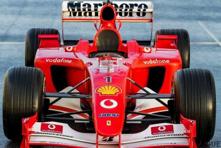 落札価格は15億円超え!? 伝説のF1ドライバー“M.シューマッハ”の愛用マシン フェラーリ「F2001b」がオークションに登場