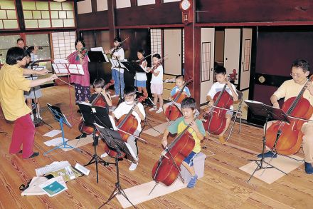 難病の友に音色届け　金沢の百々女木バラック合奏団　７歳西谷さんの手術費募る