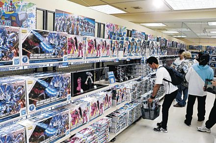 ガンプラに列　香林坊大和に期間限定店