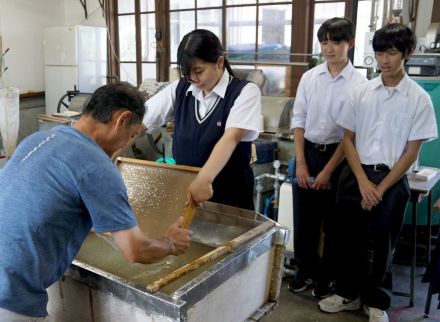 １３００年の小川和紙　紙すき体験で知る　小川町和紙体験学習センター　　埼玉「館」巡り