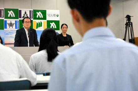 高校生が知事を鋭く追及　タブレット端末代の自己負担「県の考えは」