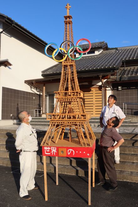 パリへエール　精巧な「エッフェル塔」かかし制作　地域の「まつり」出展へ／兵庫・丹波市