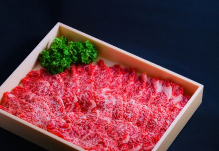 先輩から「ふるさと納税は2000円で牛肉1.8キロもらえて節税にもなる」と言われています。かなりお得な制度だと思うのですが、今からでも利用すべきでしょうか…？