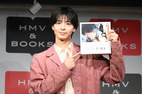 【イベントレポート】素の高杉真宙を感じて、俳優15周年記念のフォトブックは「金メダルです」